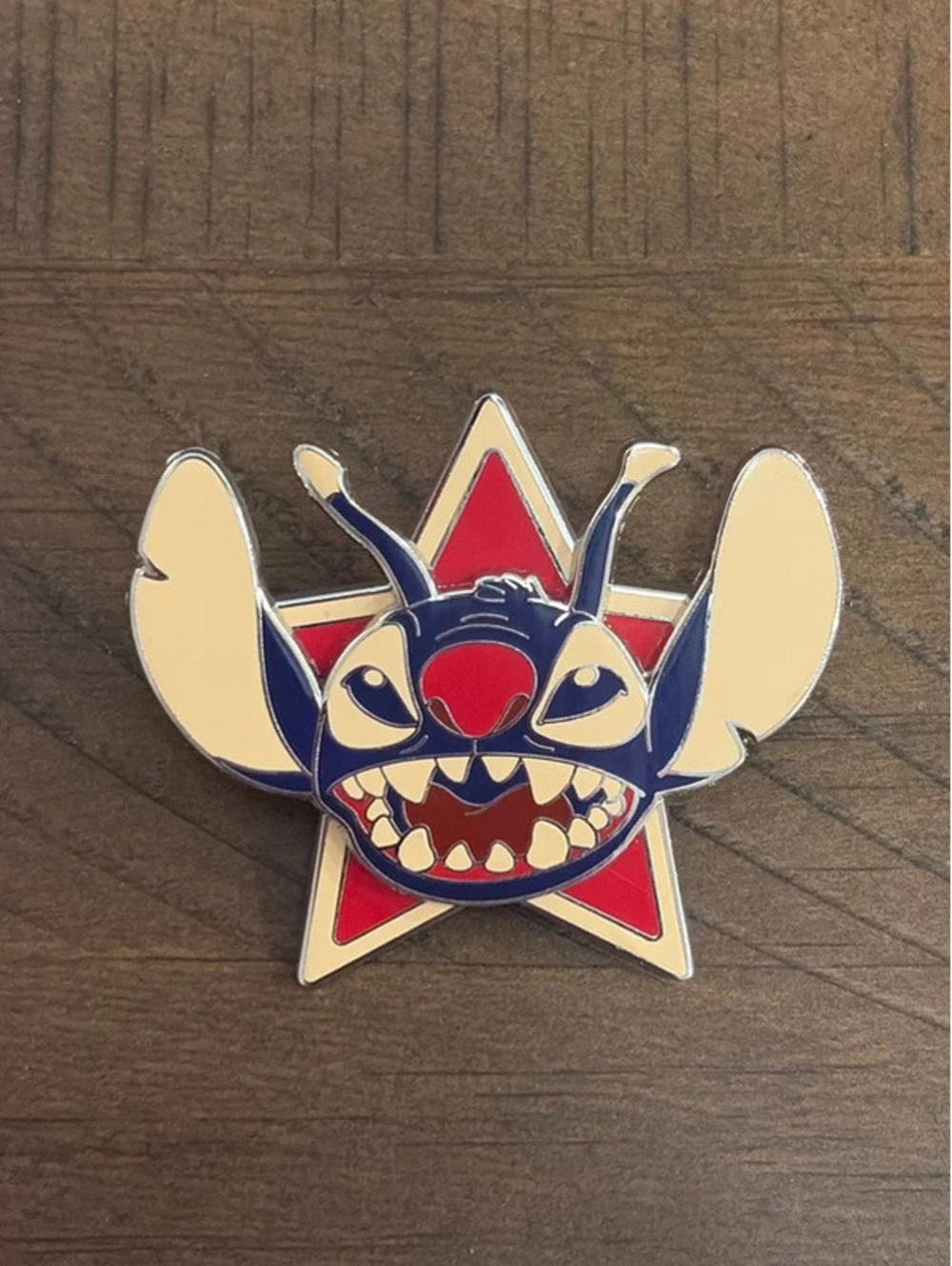 Disney WDW 2005 Stitch American Stars LE 2000 Bill Hutto Limited Edition Pin